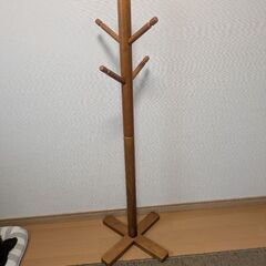 天然木　コート掛けの画像