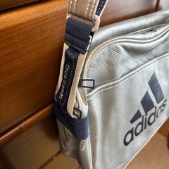 adidasスポーツバッグの画像