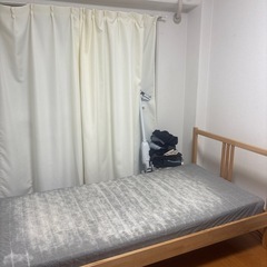 シングルベッドフレームとマットレス の画像