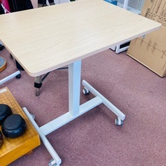 ⭐️大人気⭐️キャスター付き昇降テーブル　未使用品
