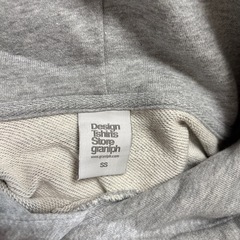 DesignTshirtStoregraniph(グラニフ）パーカー  グレー　SSサイズの画像