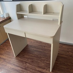小学生用学習机と椅子