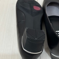 黒のパンプスの画像