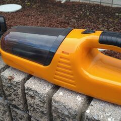 車用掃除機 ミニ掃除機  車用 カークリーナーシガーソケット給電式の画像