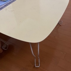 おしゃれ足のテーブル