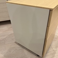 キャスター付きデスク下収納の画像