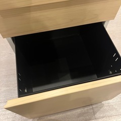 キャスター付きデスク下収納の画像