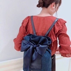 メゾンドフルール　リボン付きネイビーサテンバックパック　リュックの画像