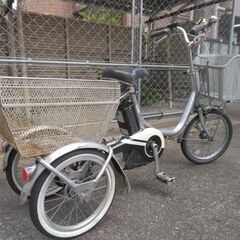 ブリジストン　アシスタ　３輪の電動自転車です。　後タイヤ２本新品交換済みです。の画像