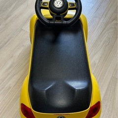 ヴォルクスワーゲン　乗用玩具　足蹴り車　の画像