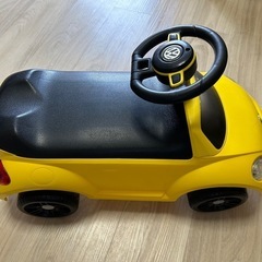 ヴォルクスワーゲン　乗用玩具　足蹴り車　の画像
