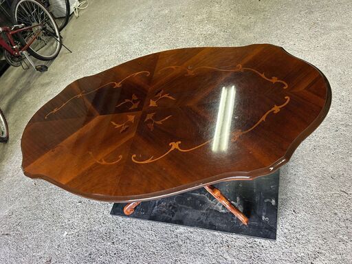 イタリア製 ローテーブル 彫刻装飾 木製 アンティーク調 高さ52cm イタリア製 ローテーブル 彫刻装飾 木製 アンティーク調 高さ52cm