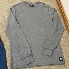 ほぼ新品🔴converse長袖シャツmサイズ