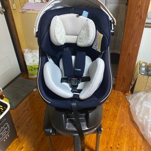 COMBI チャイルドシート