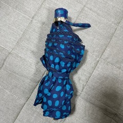 折り畳み傘 青の画像