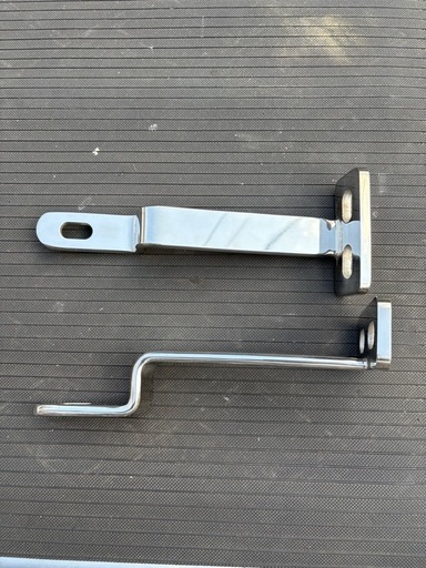 イスズ　ギガ　ファイブスター　フォグランプ　ステー　中古