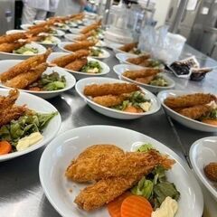 週2日〜OK！無資格・未経験歓迎！WワークOK！調理スタッフの画像