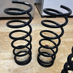 車のバネの画像