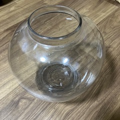 ガラスのまぁるいツボ