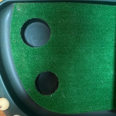 ゴルフバッグ、クラブ、パター練習機セットの画像