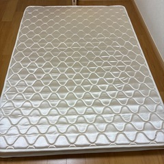 ダブルベッド　白色
