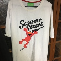 セサミストリートのプリントTシャツ　4L