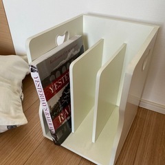スタッキングブックスタンドの画像