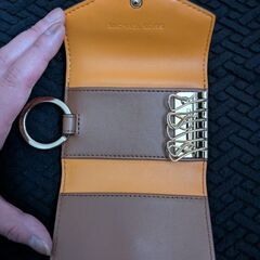 【お問い合わせ早い方優先・最終価格】MICHAELKORSのキーケースの画像