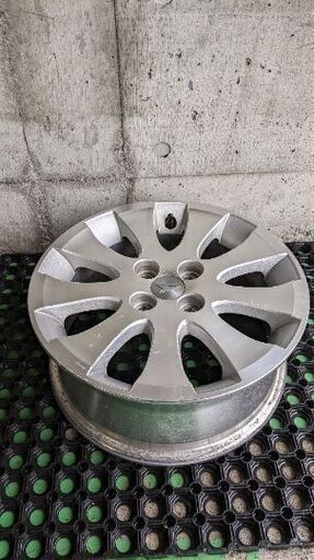 ダイハツ純正アルミホイール 15×4.5 PCD100+45 4本セツト。 ダイハツ