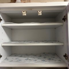 食器棚、カップボードの画像