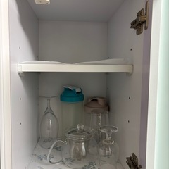 食器棚、カップボードの画像