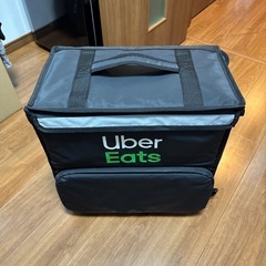 ウーバーイーツの配達バッグの画像
