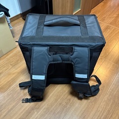 ウーバーイーツの配達バッグの画像