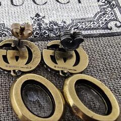 【超レア現行品】 GUCCI クリスタル付き ダブルG ピアス BTS着用 ゴールドカラーの画像