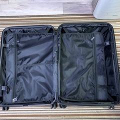 大型スーツケース　1個 海外2往復使用のみ の画像