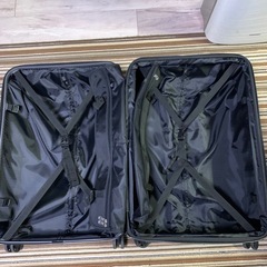 大型スーツケース　1個 海外2往復使用のみ の画像