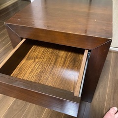 大塚家具　ベットサイドテーブルの画像