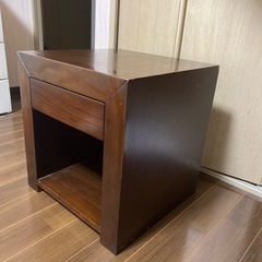 大塚家具　ベットサイドテーブルの画像