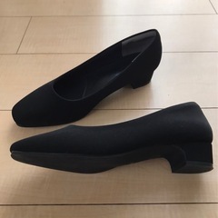 黒のパンプス23センチの画像