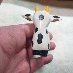 座る形の飾り物　牛．ホルスタイン？の画像