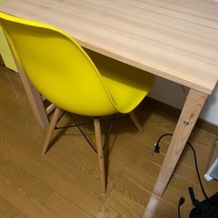 椅子とデスク