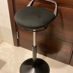 【残り２脚】オフィスコム　ハイスツール 　カウンターチェア  高さ調節機能付き　ブラックの画像