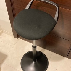 【残り２脚】オフィスコム　ハイスツール 　カウンターチェア  高さ調節機能付き　ブラックの画像