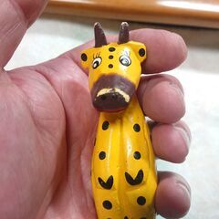 座る形の飾り物　キリン？の画像
