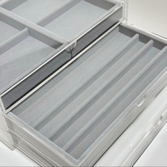 重なるアクリルケース・横型３段の画像