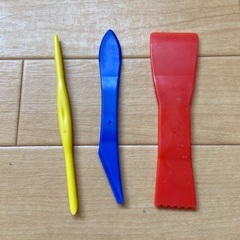 粘土と粘土板と粘土ベラの画像