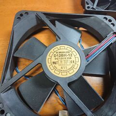PC等から外した冷却ファン　3個　趣味の工作等に☆の画像