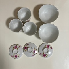 茶碗蒸し3個、小鉢2個の画像