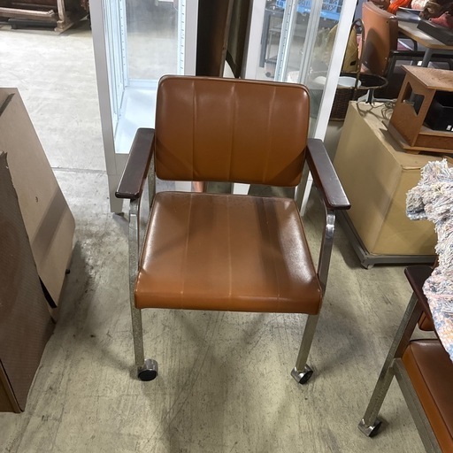 NIKE 茶　キャスター付き椅子　同じ物4つ