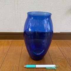 ガラスの花瓶の画像